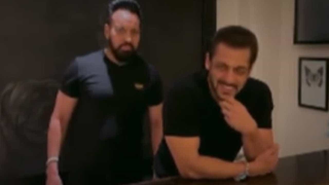 Salman Khan: সলমনের বডিগার্ড শেরার মুখে ‘অন্তিম: দ্য ফাইনাল ট্রুথ’এর সংলাপ, ভাইরাল সোশ্যাল মিডিয়ায় Salman Khan: সলমনের বডিগার্ড শেরার মুখে ‘অন্তিম: দ্য ফাইনাল ট্রুথ’এর সংলাপ, ভাইরাল সোশ্যাল মিডিয়ায়