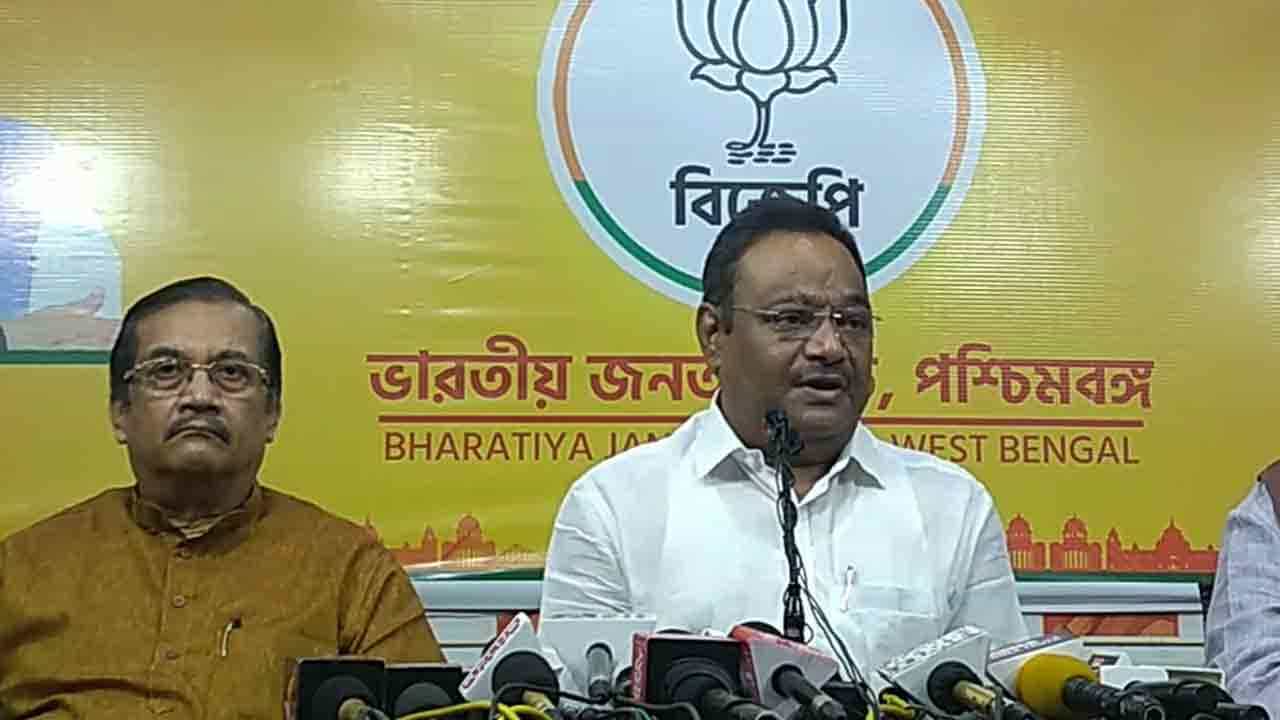 Municipal Election: 'নির্বাচন কমিশন আজ যা করল ধিক্কার জানাই', তোপ শমীকের Municipal Election: 'নির্বাচন কমিশন আজ যা করল ধিক্কার জানাই', তোপ শমীকের