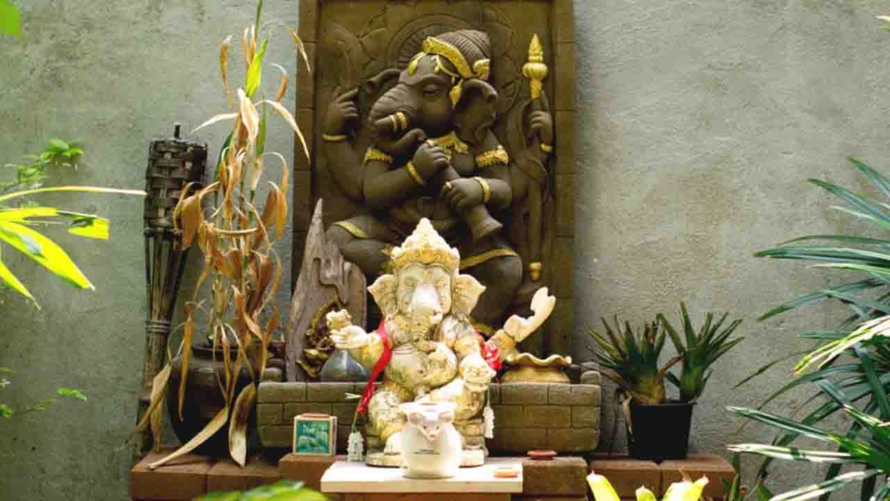 Vastu Tips: বাড়ির মন্দিরে কীভাবে প্রতিস্থাপন করবেন ঈশ্বরের মূর্তি? জেনে নিন