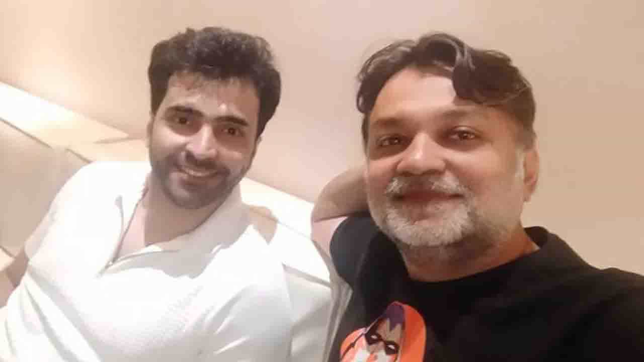 Srijit-Abir: আবীরের সঙ্গে ছবি পোস্ট সৃজিতের; করলেন 'বম্বে বিরিয়ানি'র উল্লেখ Srijit-Abir: আবীরের সঙ্গে ছবি পোস্ট সৃজিতের; করলেন 'বম্বে বিরিয়ানি'র উল্লেখ