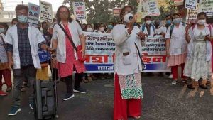 SSKM Nurses Agitation: 'স্বাস্থ্য ব্যবস্থা বিঘ্নিত' করে হাসপাতাল চত্বরে আন্দোলনে নার্সরা, হাইকোর্টে দায়ের মামলা