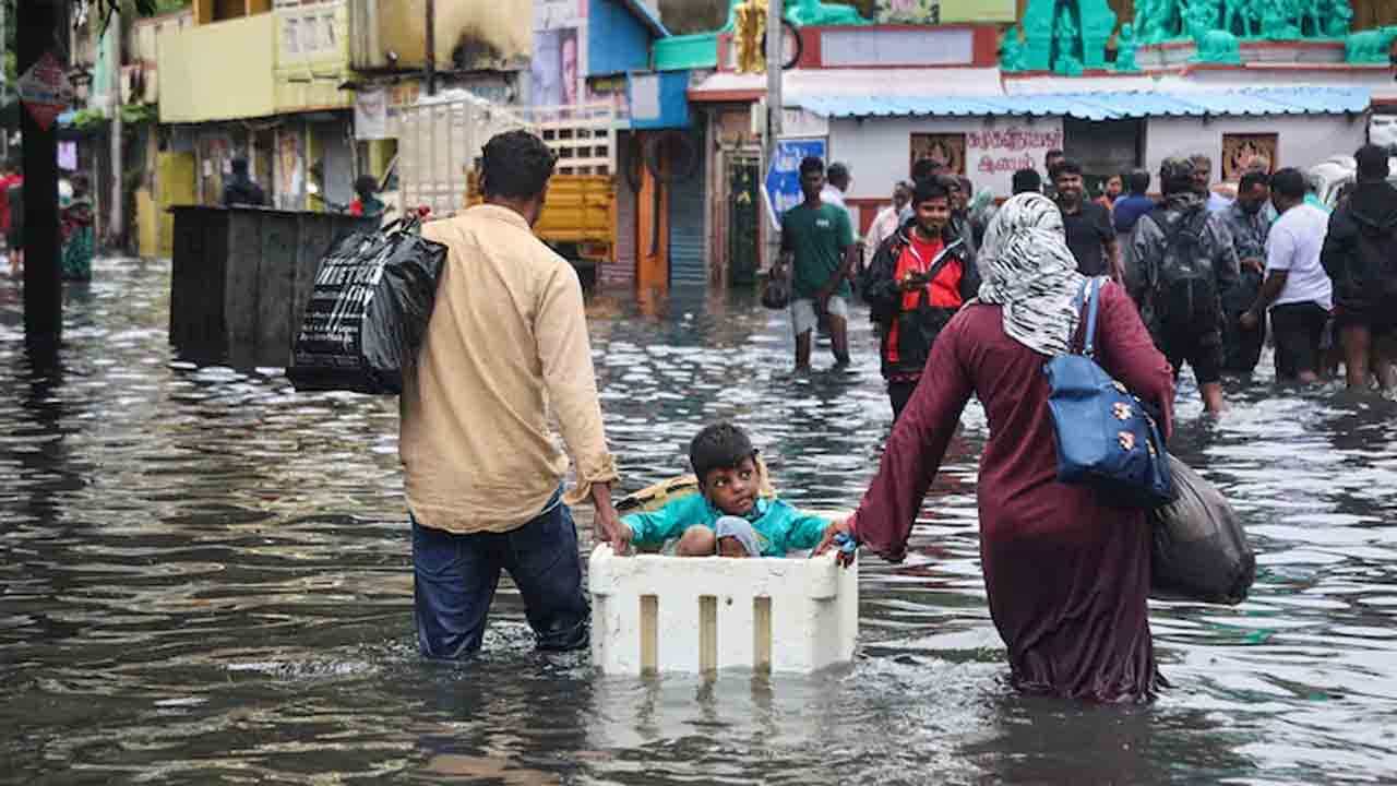 Weather Update: আজও ভারী বৃষ্টির পূর্বাভাস একাধিক জেলায়, বিপদের খাঁড়া দক্ষিণের এই জেলাগুলিতে