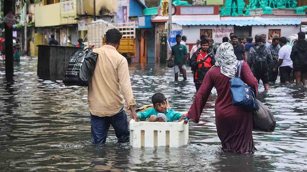 Weather Update: আজও ভারী বৃষ্টির পূর্বাভাস একাধিক জেলায়, বিপদের খাঁড়া দক্ষিণের এই জেলাগুলিতে