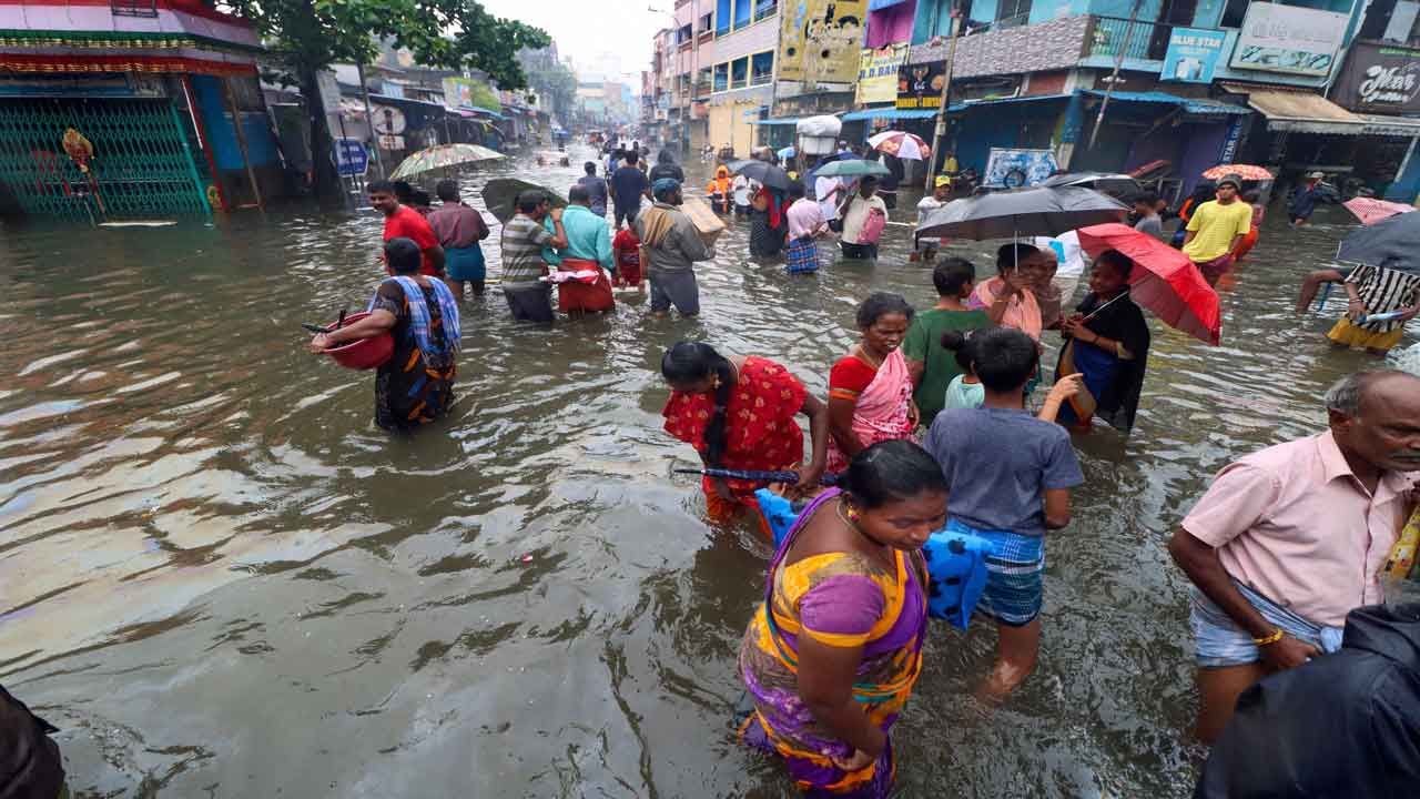 Tamil Nadu Rain: আগামী ২ দিনে আরও বাড়বে বৃষ্টি, আসন্ন বিপদ নিয়ে সতর্কবার্তা প্রশাসনের