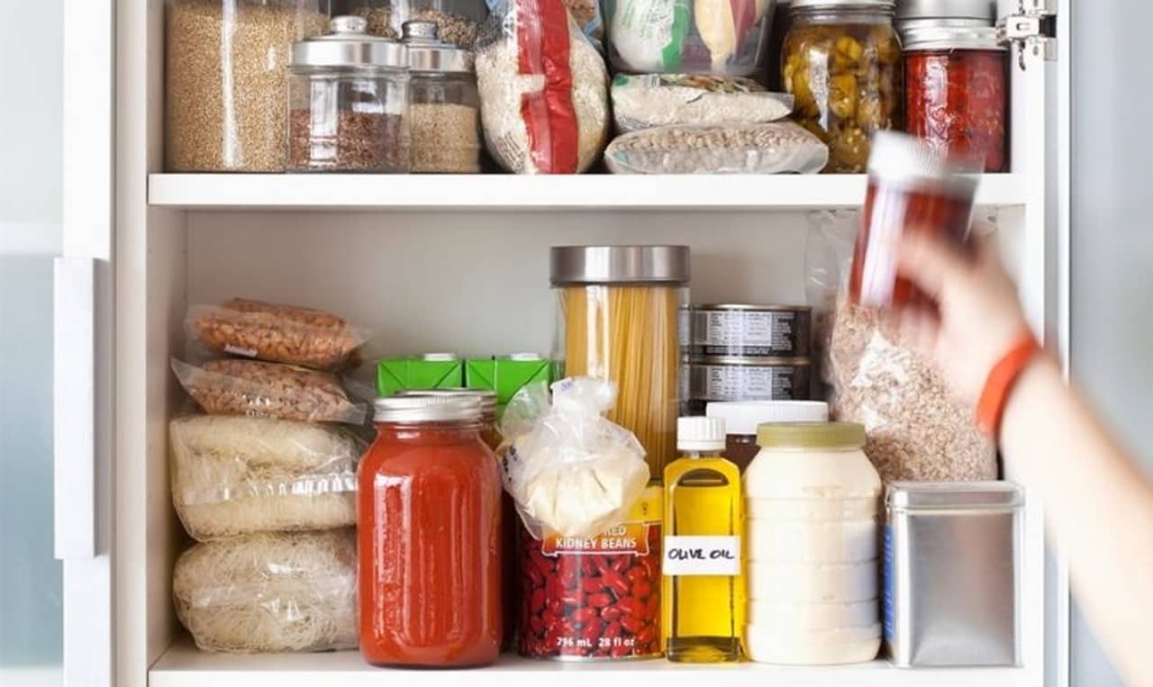 Vastu tips: রান্নাঘরে এই ৪ দরকারি জিনিসগুলি না রাখলেই গৃহে আর্থিক সংকট নেমে আসে!