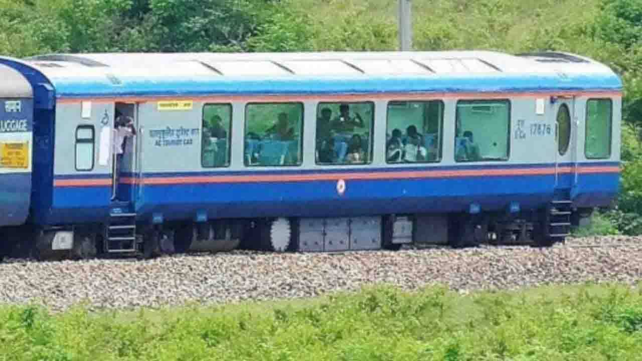 Vistadome: রেলের সঙ্গে আইআরসিটিসি-র টানাপোড়েন, ভিস্তাডোমে বন্ধ হচ্ছে  আদিবাসী নৃত্য