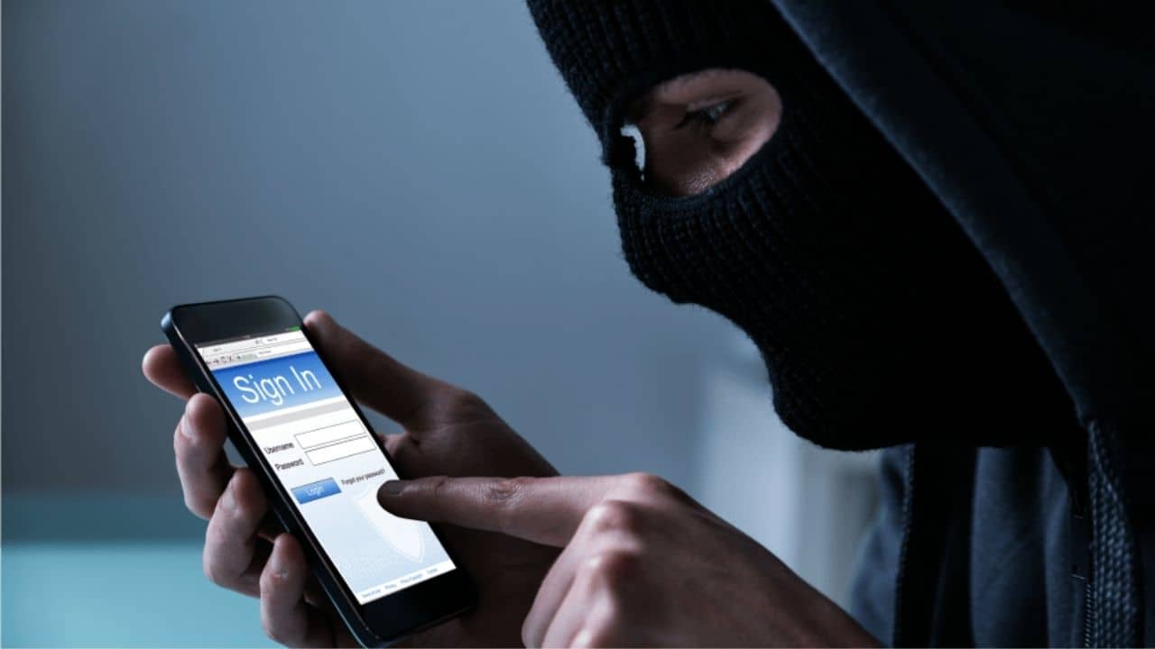 Hacking Prevention: আপনার স্মার্টফোন হ্যাক হয়েছে কি না বুঝবেন কীভাবে? হ্যাক হয়ে থাকলে তারপর কী করণীয়? সবিস্তারে জেনে নিন...