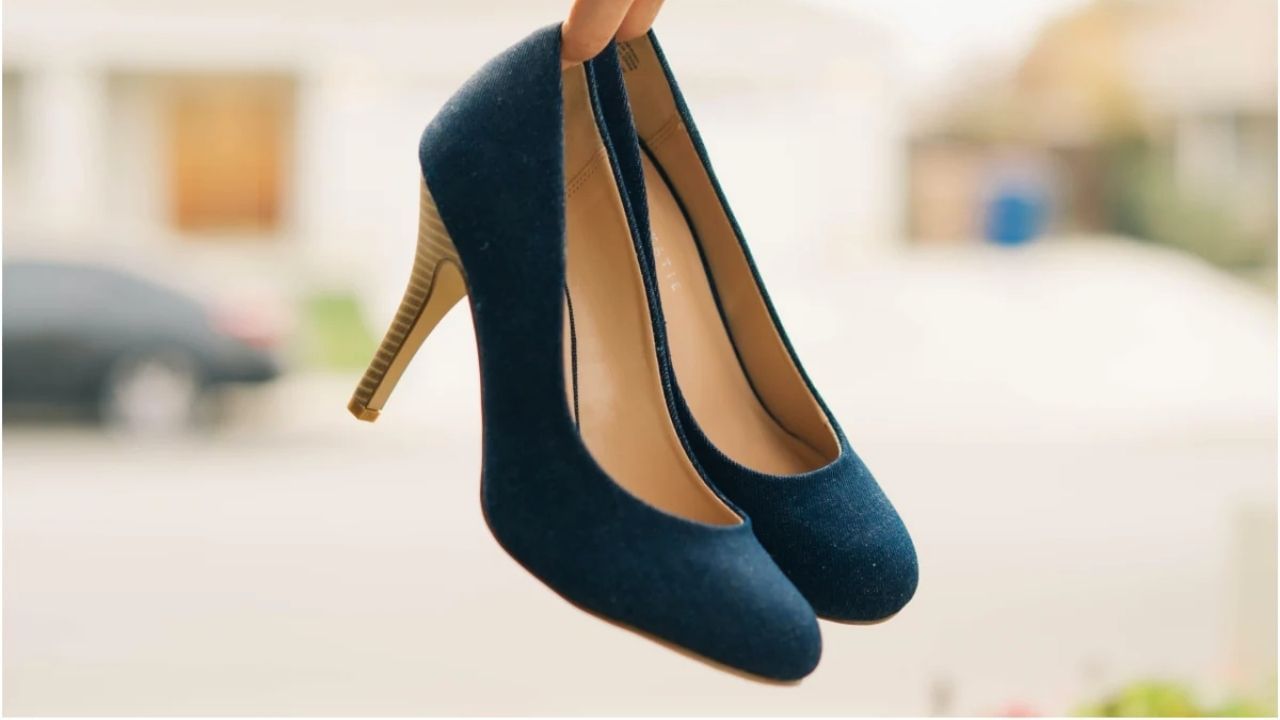 Fashion Tips on Heels: হিল জুতো পরলে প্রচণ্ড পায়ে ব্যথা হয়? এই টিপসগুলো মেনে চলুন, তাহলে আর পায়ে ব্যথা হবে না...