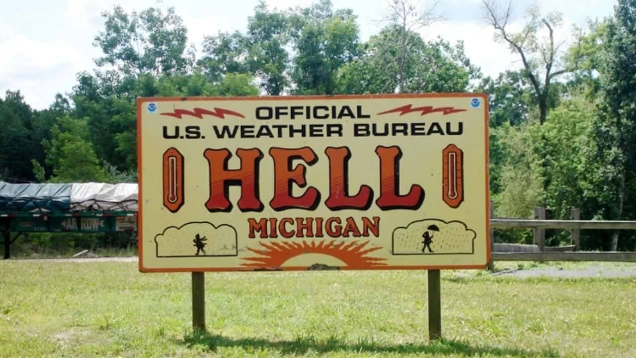 Unique Towns: কোনও শহর গুহার ভেতরে, কোনও শহরে আবার এলিয়েন ঘুরে গেছে, এমনই কিছু অদ্ভুত শহরের সম্বন্ধে জেনে নিন...