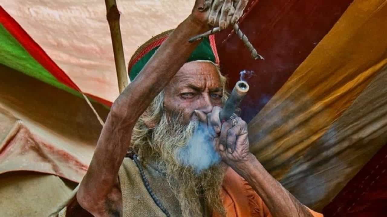 Viral Picture: ৪৫ বছর হাত না নামিয়ে রয়েছেন তিনি, এখন কেমন আছেন সেই সাধু? মানুষটাকে জানলে অবাক হবেন আপনি... Viral Picture: ৪৫ বছর হাত না নামিয়ে রয়েছেন তিনি, এখন কেমন আছেন সেই সাধু? মানুষটাকে জানলে অবাক হবেন আপনি...