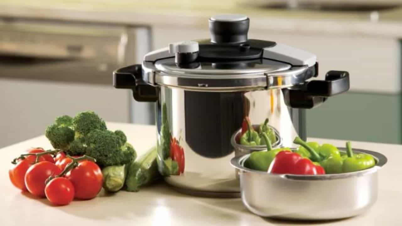 Pressure Cooker Cooking: প্রেসার কুকারে রান্না করা খাবার খাওয়া বেশ স্বাস্থ্যকর, এমনটাই জানাল গবেষণা... Pressure Cooker Cooking: প্রেসার কুকারে রান্না করা খাবার খাওয়া বেশ স্বাস্থ্যকর, এমনটাই জানাল গবেষণা...