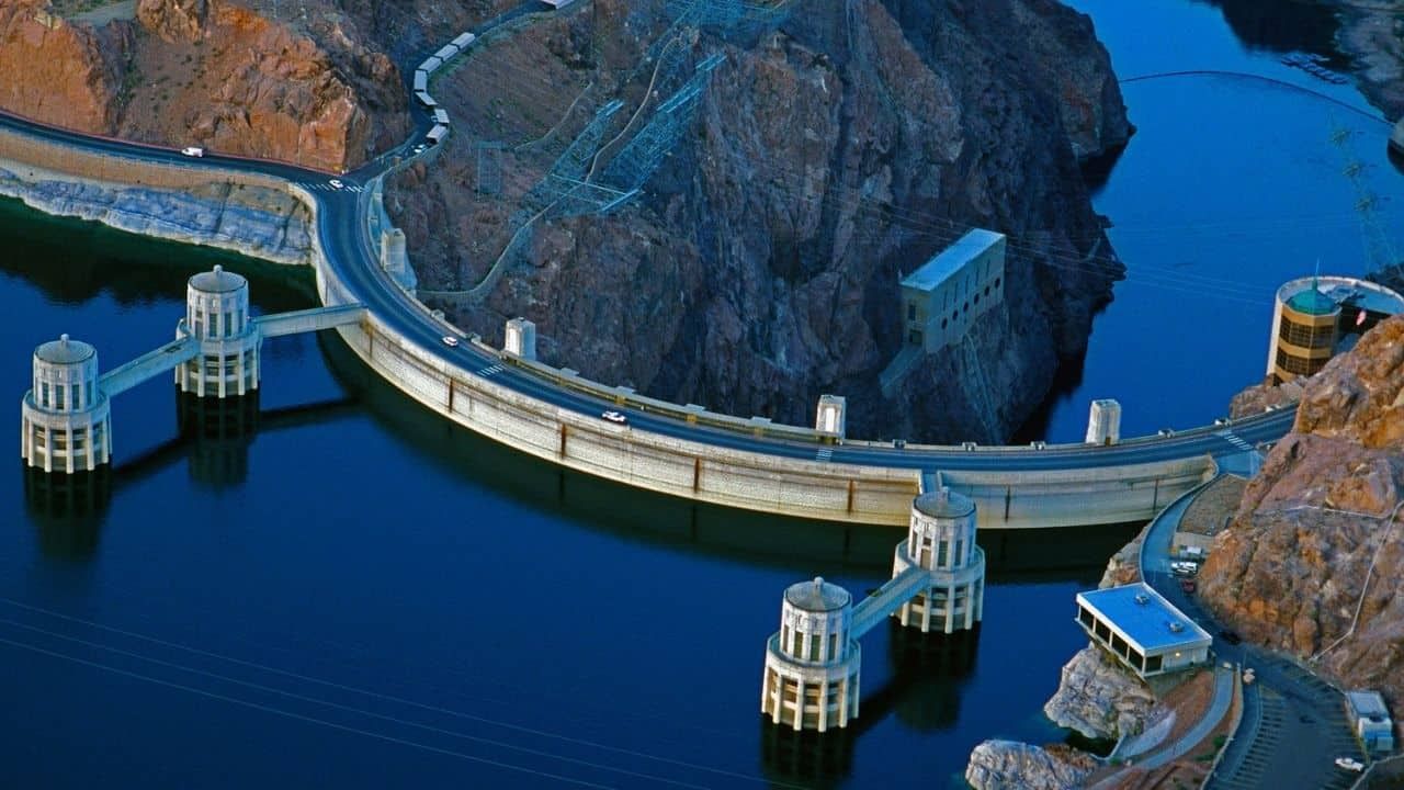 Hoover Dam: আশ্চর্য জায়গা! জল ফেললে নীচে না পড়ে উপরে ভাসছে, পৃথিবীতেই আছে এই অদ্ভুত স্থান...