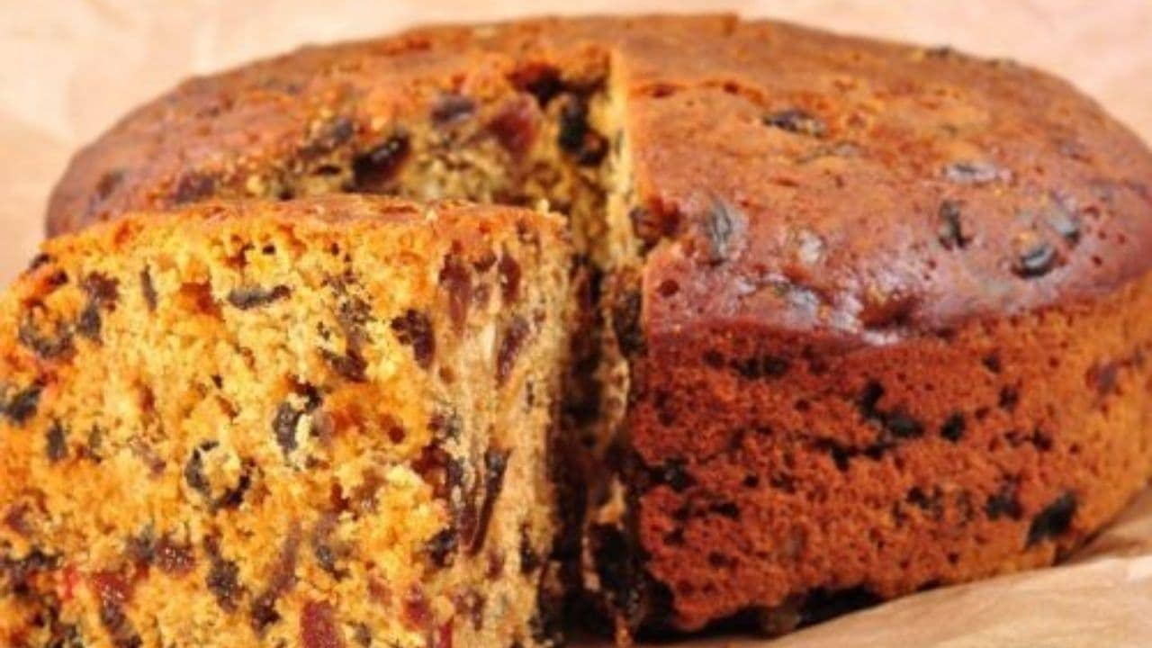 Christmas Fruit Cake: বড়দিনের উৎসবে মেতে উঠতে প্রিয়জনদের জন্য বানিয়ে দিন এগলেস ফ্রুট কেক...