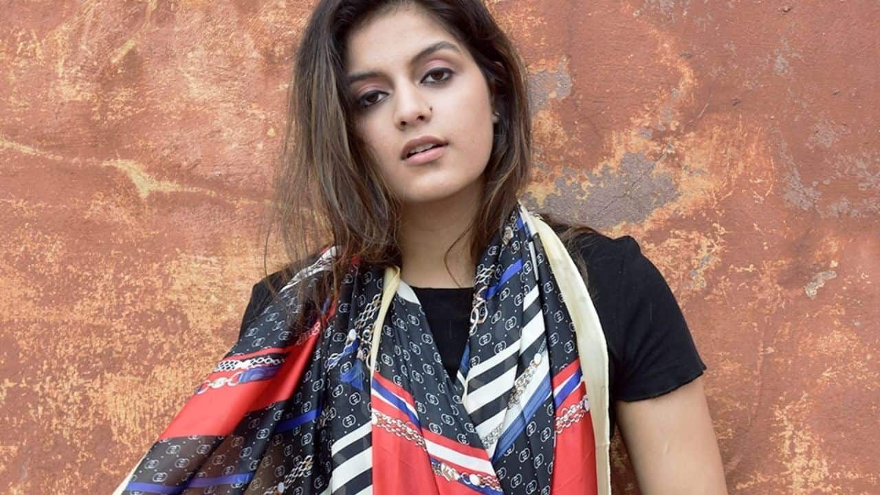 Winter Fashion Tips: শীতকালে নিজেকে স্টাইলিশ করে তুলতে স্টোল পরার এই টিপসগুলো মেনে চললেই হবে... Winter Fashion Tips: শীতকালে নিজেকে স্টাইলিশ করে তুলতে স্টোল পরার এই টিপসগুলো মেনে চললেই হবে...