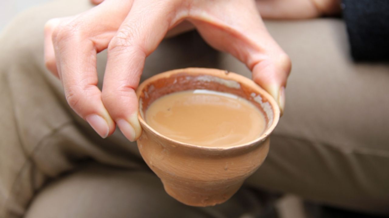 Tea Drinking: মাটির ভাঁড়ে চা খাওয়ার রয়েছে একাধিক উপকারিতা, এক নজরে জেনে নিন সেই সম্বন্ধে...