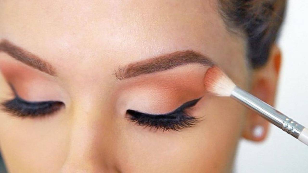 Eye Makeup Tips: নিউ ইয়ার সেলিব্রেশনের পার্টিতে আপনার চোখের মেকআপেই মুগ্ধ করে ফেলুন সবাইকে...