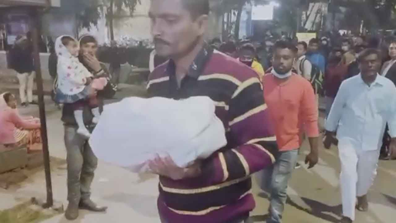 Child Death In Alipurduar: গর্ভস্থ শিশুর মৃত্যু ঘিরে উত্তেজনা, আলিপুরদুয়ার জেলা হাসপাতালে ধর্না