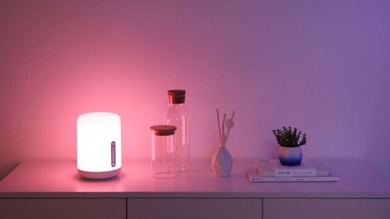 Mi Smart Bedside Lamp 2: দাম – ২,৮৯৯ টাকা। এই আলোতেও পাবেন ১৬ মিলিয়ন কালার। Xiaomi-র দাবি 11 বছর জ্বলবে এই স্মার্ট লাইট। 