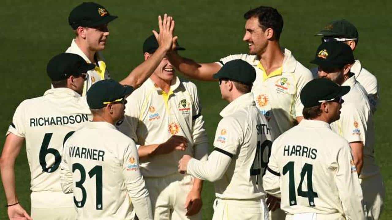 Ashes Series: অজিদের সামনে গোলাপি বল টেস্টে ফের ধরাশায়ী রুটের ইংল্যান্ড Ashes Series: অজিদের সামনে গোলাপি বল টেস্টে ফের ধরাশায়ী রুটের ইংল্যান্ড
