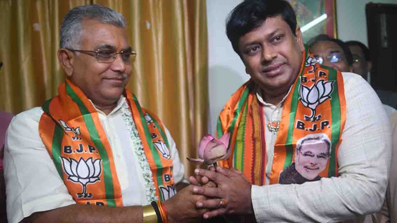 BJP meeting: দলবদলুদের আর জায়গা নয়, কারা থাকবে বিজেপির নতুন রাজ্য কমিটিতে? BJP meeting: দলবদলুদের আর জায়গা নয়, কারা থাকবে বিজেপির নতুন রাজ্য কমিটিতে?