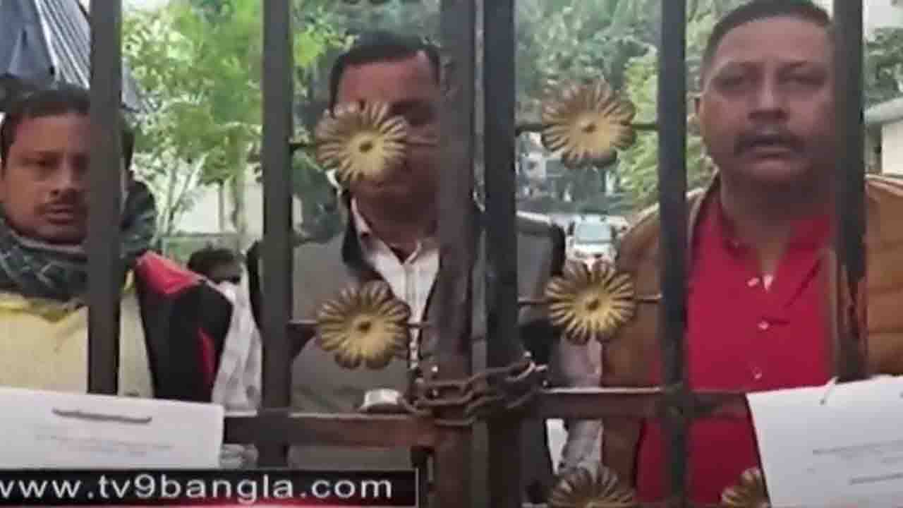 Kolkata municipal corporation election 2021: এমএলএ হস্টেলে তালাবন্ধ করে রাখা হয়েছে বিধায়কদের, বিস্ফোরক অভিযোগ বিজেপির