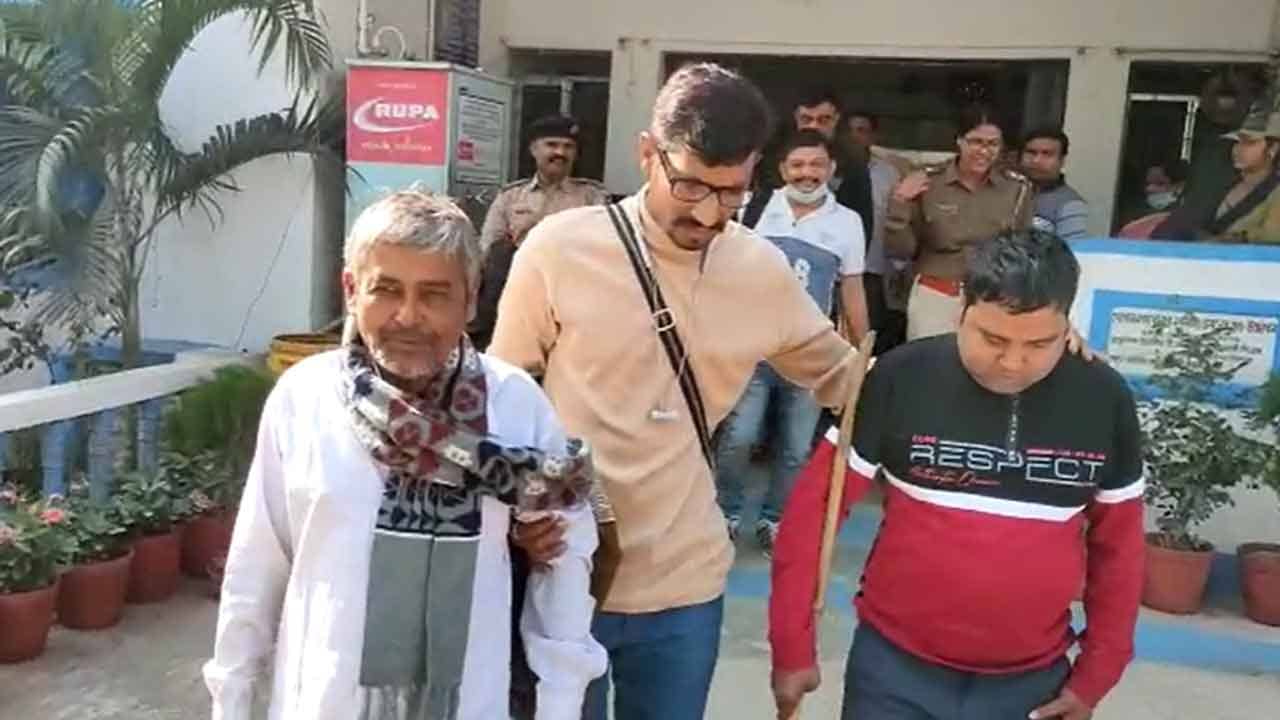 Bank Fraud Case: দৃশ্যত ছা-পোষা ছোটো ব্যবসায়ী কিংবা চাষি, এই দুই ব্যক্তির অ্যাকাউন্টে লক্ষ লক্ষ টাকার লেনদেন! চক্ষু চড়কগাছ পুলিশের