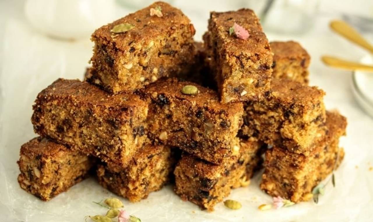 Cake Recipe: এবার জমজমাট বড়দিন! বাড়িতেই বানান হিট নলেন গুড়ের কেক