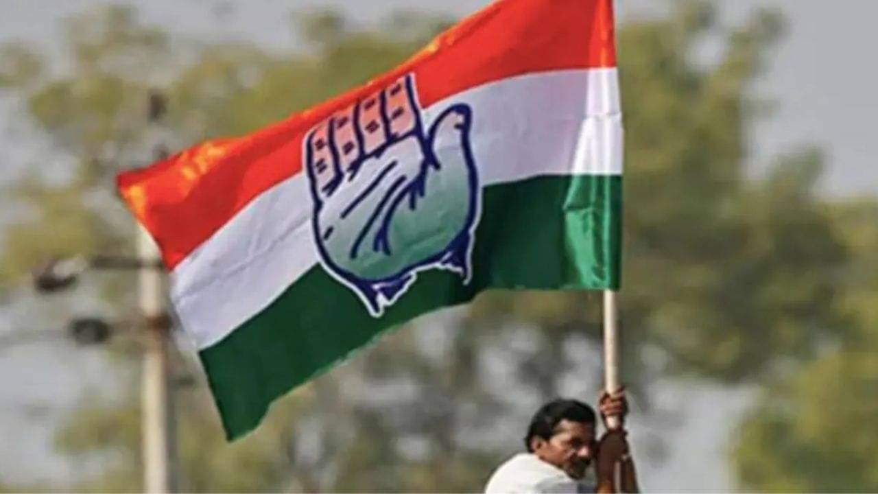 Postal Ballot: একের পর এক পোস্টাল ব্যালটে ভোট দিচ্ছেন এক ব্যক্তি! সেনাকেন্দ্রের ভিডিয়ো শেয়ার কংগ্রেস নেতার