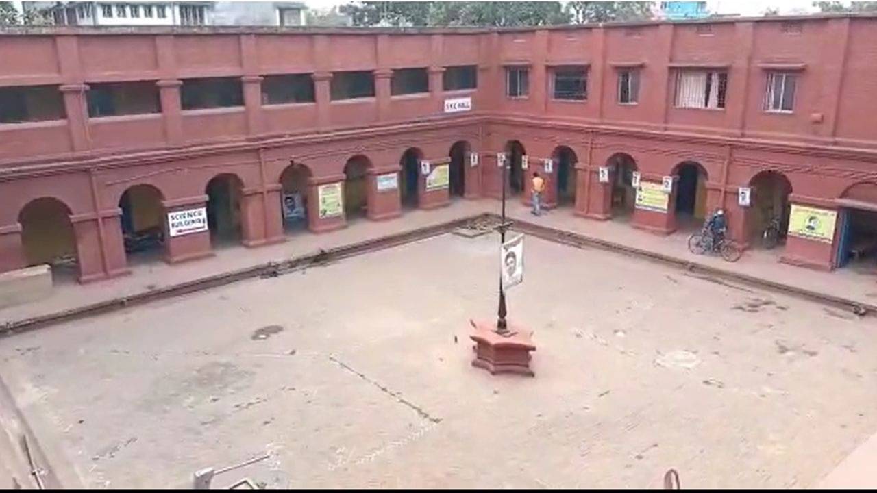 Corona: ক্লাসে বসে অধ্যাপক জানলেন তিনি করোনা পজিটিভ, ভয়ে-আতঙ্কে কলেজ ছাড়লেন পড়ুয়ারা