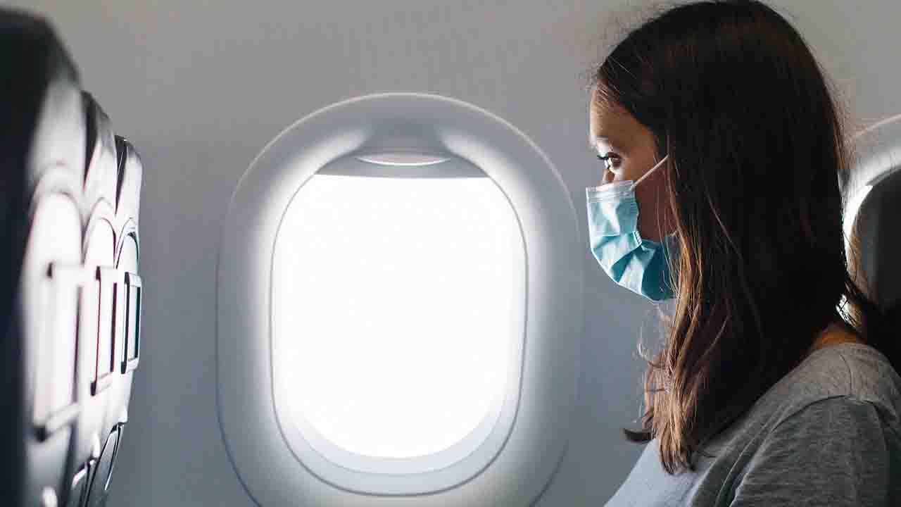 Covid Positive: মাঝ-আকাশে কোভিড পজিটিভ! তিন ঘণ্টা বাথরুমেই বন্দি হয়ে রইলেন মহিলা