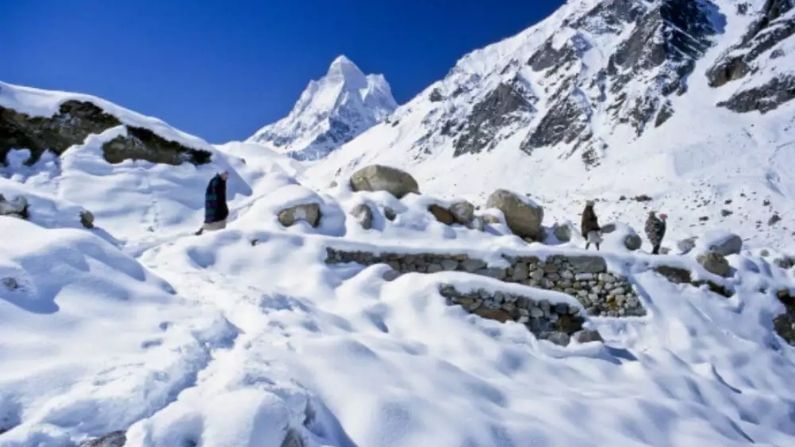 দয়রা-বুগিয়াল: উত্তরাখণ্ডের আরেকটি জনপ্রিয় ট্রেকিং রুট হল দয়রা বুগিয়াল। এই ট্রেকিং রুটের উচ্চতা হল ১২৩০৩ ফুট।