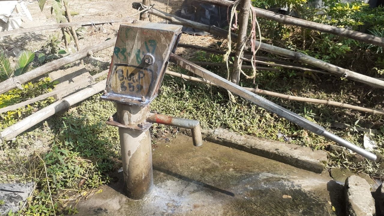 Drinking Water: একটি মাত্র পানীয় জলের কলে মিশেছে বিষ, প্রশাসনের গাফিলতি বলছেন এলাকাবাসী