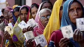 Voting Reforms: নির্বাচনী প্রক্রিয়ায় বড় সংস্কারের পথে কেন্দ্র, এবার আধার-ভোটার আইডি লিঙ্ক Voting Reforms: নির্বাচনী প্রক্রিয়ায় বড় সংস্কারের পথে কেন্দ্র, এবার আধার-ভোটার আইডি লিঙ্ক