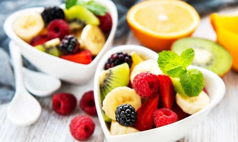 Fruitarian Diet: ফল খেতে ভালবাসেন? শরীরকে ফিট ও সুস্থ রাখতে ফলকেই ডায়েট হিসেবে বেছে নিন Fruitarian Diet: ফল খেতে ভালবাসেন? শরীরকে ফিট ও সুস্থ রাখতে ফলকেই ডায়েট হিসেবে বেছে নিন
