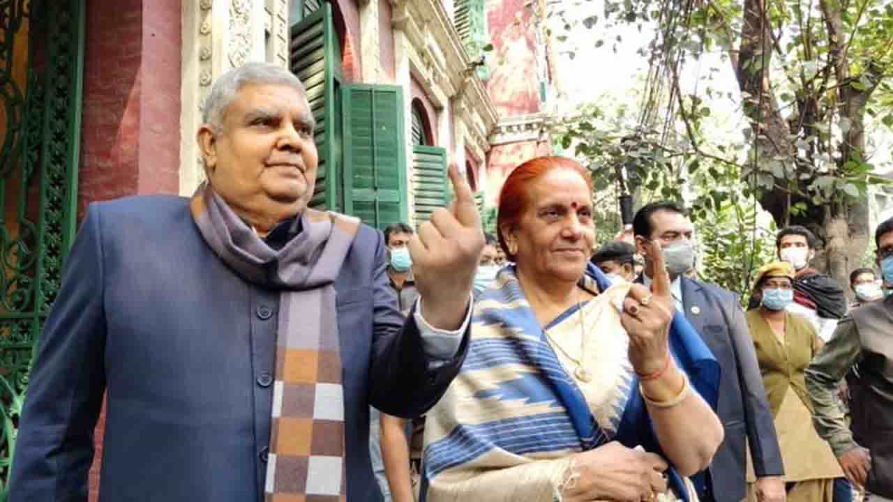 Kolkata municipal corporation election 2021: মমতা-অভিষেক ছাড়া কারও নিরাপত্তারক্ষীকে প্রবেশ করতে দিচ্ছে না কমিশন, দাবি রাজ্যপালের Kolkata municipal corporation election 2021: মমতা-অভিষেক ছাড়া কারও নিরাপত্তারক্ষীকে প্রবেশ করতে দিচ্ছে না কমিশন, দাবি রাজ্যপালের