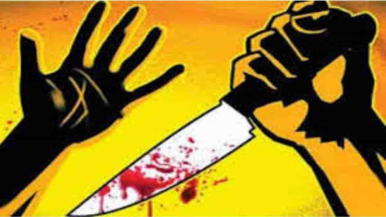 Bengaluru Murder: ভেজা জামা, হাত থেকে টুপটুপ করে পড়ছে রক্ত! থানায় গিয়ে শোনালেন স্ত্রী-শাশুড়িকে খুনের গল্প Bengaluru Murder: ভেজা জামা, হাত থেকে টুপটুপ করে পড়ছে রক্ত! থানায় গিয়ে শোনালেন স্ত্রী-শাশুড়িকে খুনের গল্প