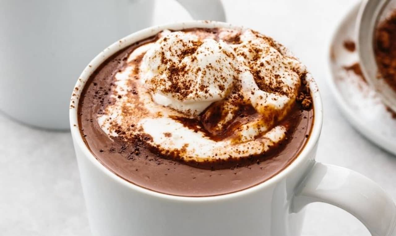 Hot Chocolate Recipe: বাচ্চা দুধ খেতে না চাইলে শীতকালের সন্ধ্যায় চটপট বানিয়ে দিন সুস্বাদু হট চটোলেট!