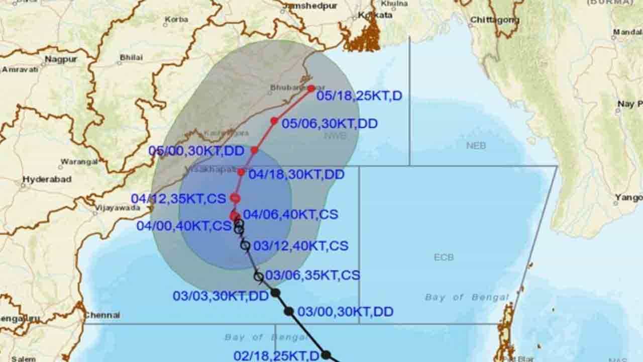 Cyclone Jawad: ঘূর্ণিঝড়ের প্রভাব না পড়লেও দুর্যোগের থেকে এখনই রেহাই নয় বাংলার, ভারী বৃষ্টিতে ভাসবে উপকূল Cyclone Jawad: ঘূর্ণিঝড়ের প্রভাব না পড়লেও দুর্যোগের থেকে এখনই রেহাই নয় বাংলার, ভারী বৃষ্টিতে ভাসবে উপকূল