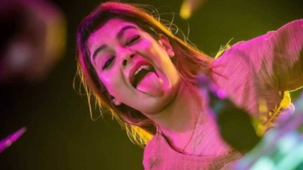 Iman Chakraborty: পাহাড়ি নদীর ধারে প্রিয় মানুষের সঙ্গে ইমনের প্রিয় গান