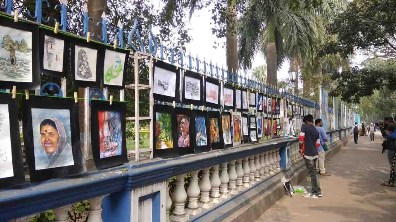 Street Art Exhibition: মোহরকুঞ্জের ফুটপাথে 'ছবিওয়ালা'! শীতের সন্ধ্যায় চোখে পড়ুক ছবিদের কথা