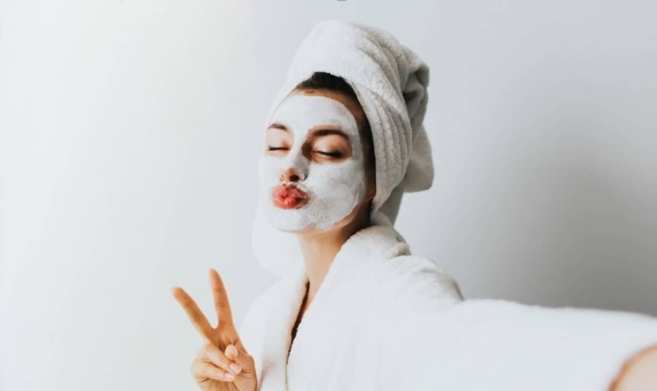 Skincare Tips: শীতকালে চুল ও ত্বকের পরিচর্চায় কোন কোন উপাদানগুলি একেবারেই ছুঁয়ে দেখবেন না, জানুন