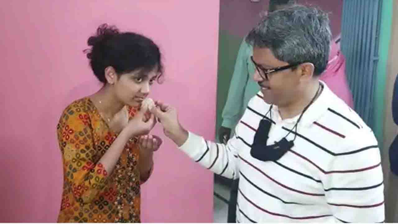 Bangladesh Minister: ঝটিকা সফরে কান্দিতে হাজির বাংলাদেশের বিদেশ প্রতিমন্ত্রী, দেখা করলেন উচ্চ মাধ্যমিকে প্রথম স্থানধিকারী রুমানার সঙ্গে