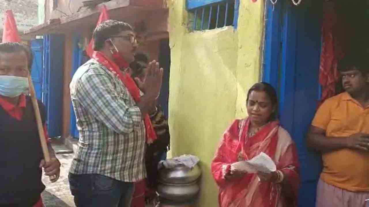 KMC Election 2021: জীবন যুদ্ধ লড়াইয়ের মাঝেও মানুষের পাশে দাঁড়ানোর তাগিদ, হার না মানা লড়াই ৪৪ নং ওয়ার্ডের বাম প্রার্থীর