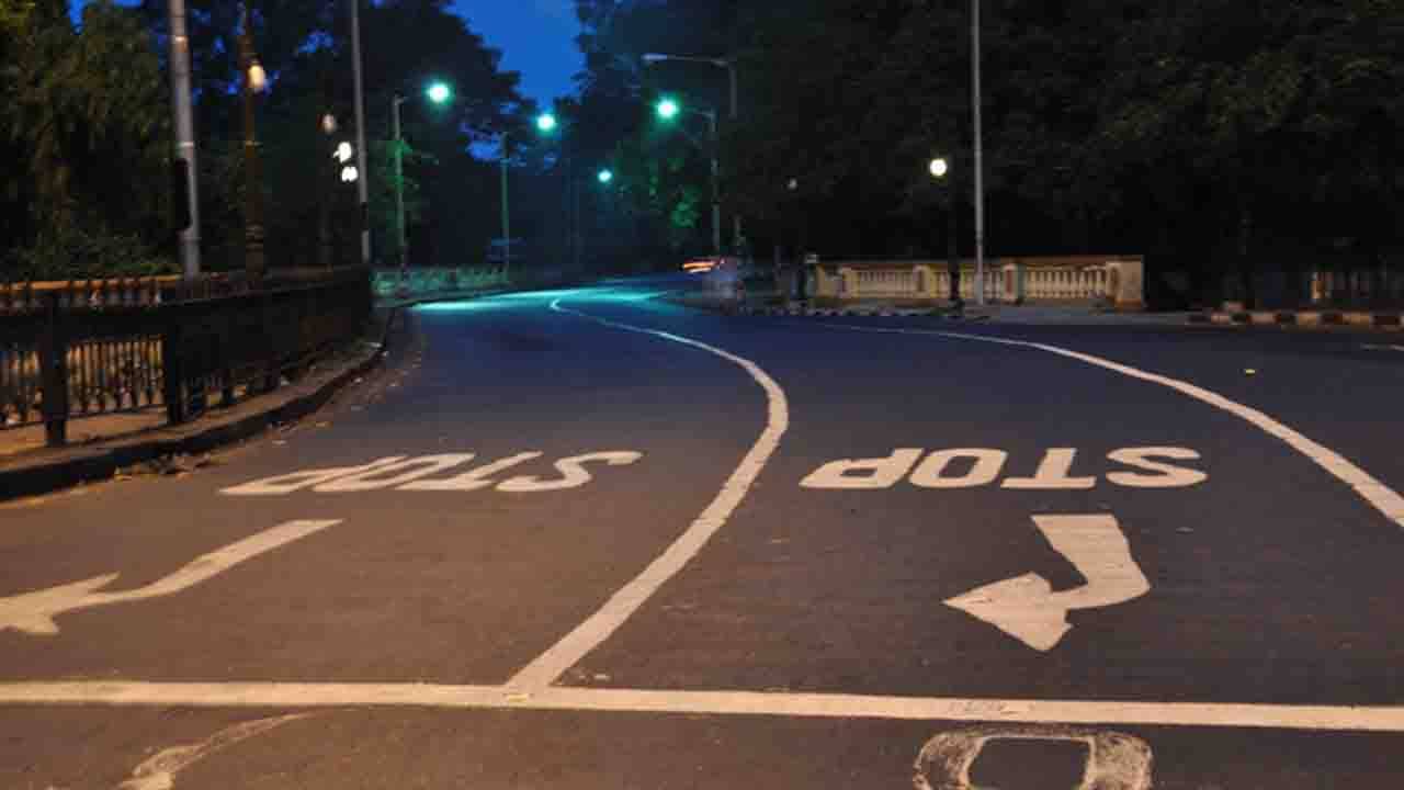 Kolkata Accident: মায়ের কোল থেকে ছিটকে পড়ল সন্তান, ভর সন্ধেয় শহরে পিক আপ ভ্যানের ধাক্কায় মৃত্যু শিশুর