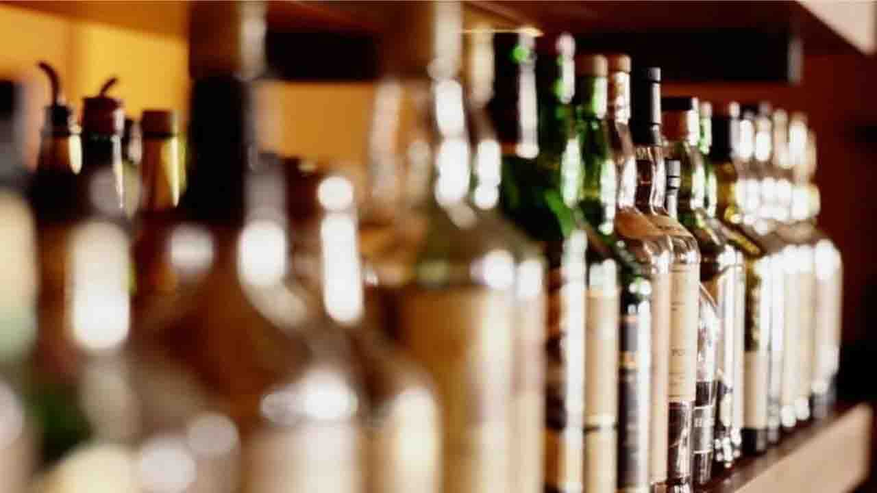 Excise from Liquor: মদ বিক্রিতেই লক্ষ্মীলাভ, তিন মাস বাকি থাকতেই ১২ হাজার কোটি ঘরে তুলল রাজ্য