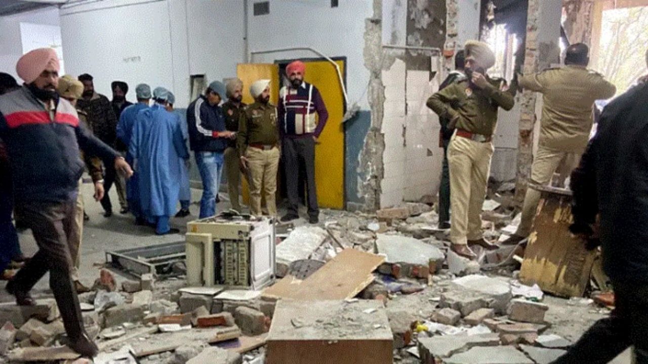 Ludhiana Blast: মিলেছে সূত্র, লুধিয়ানা কোর্ট বিস্ফোরণ কাণ্ডে জার্মানি পাড়ি দিচ্ছেন এনআইএ আধিকারিকরা