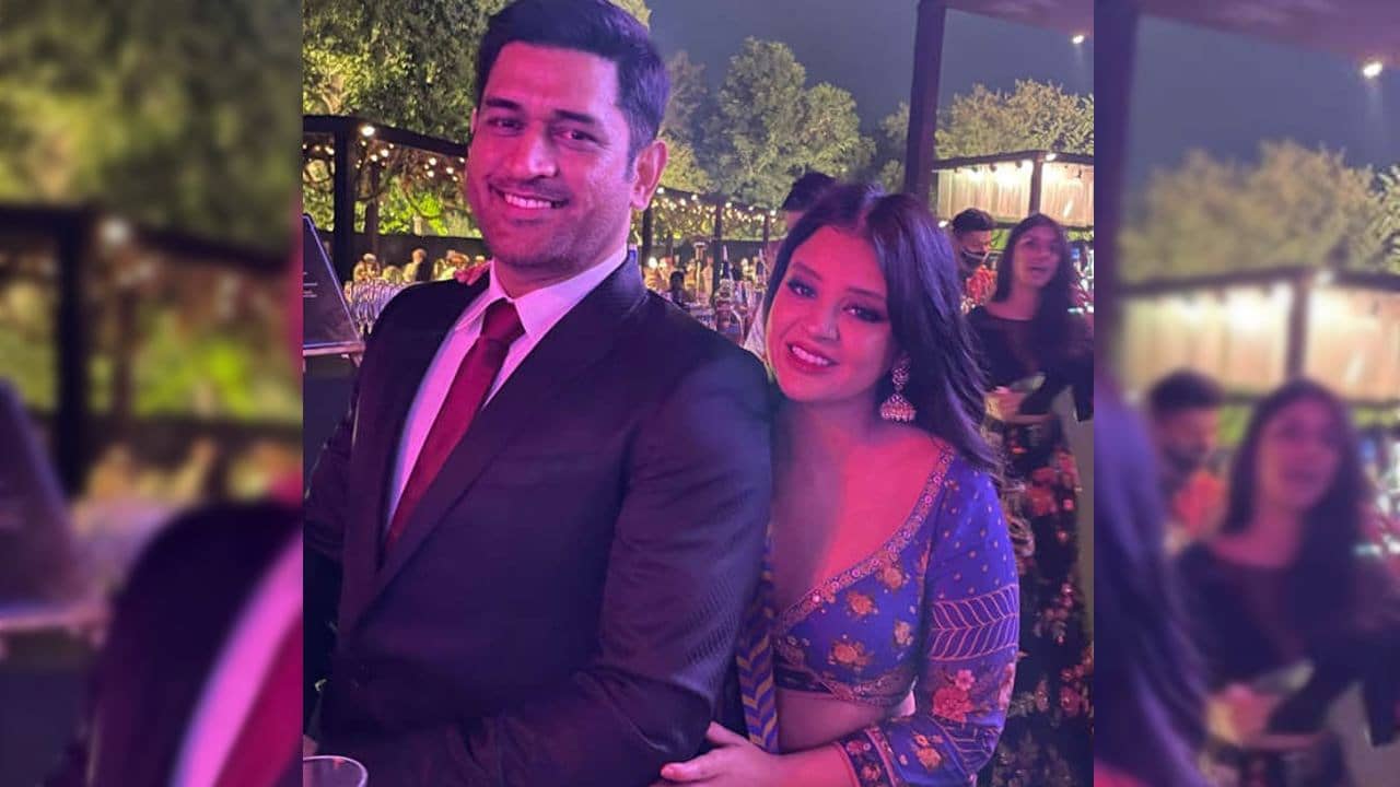 MS Dhoni-Sakshi Singh Dhoni: ১৪ বছর একসঙ্গে পথচলা, দেখুন সাক্ষীর সঙ্গে ধোনির মজার ভিডিও