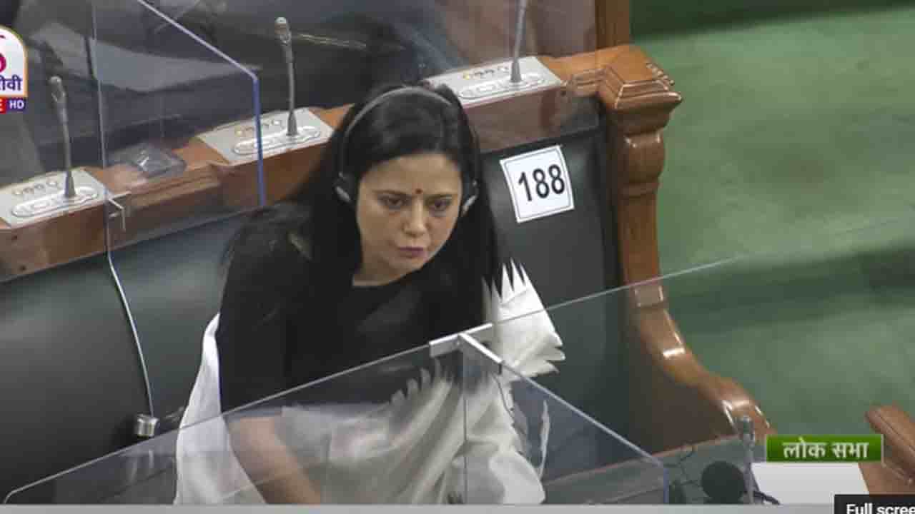 Congress vs TMC: কংগ্রেস নেতারা 'ভারত সম্রাট' নন, জোটে জল ঢেলে কড়া বার্তা মহুয়ার Congress vs TMC: কংগ্রেস নেতারা 'ভারত সম্রাট' নন, জোটে জল ঢেলে কড়া বার্তা মহুয়ার