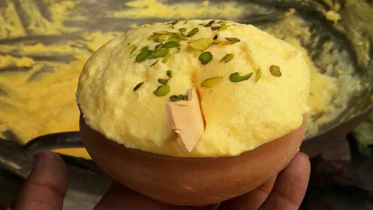 Malaiyo: দেখা মাত্র জিভে জল আনে মালাইয়ো! উত্তরপ্রদেশের এই ঐতিহ্যবাহী মিষ্টির আসল রহস্যটা কী?