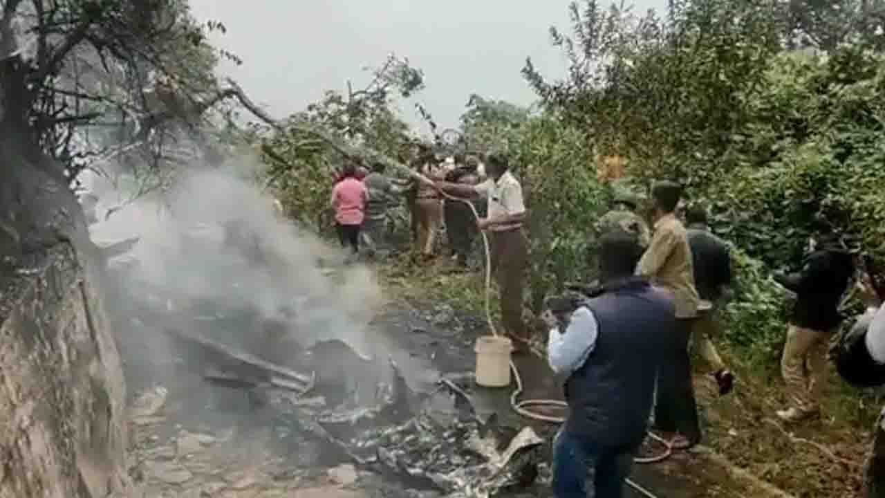 প্রাথনিকভাবে ঘটনাস্থলে পৌঁছয়। পরে শুরু হয় উদ্ধার কাজ। ঘটনাস্থলে রয়েছে সেনাবাহিনী, পুলিশ, দমকল বাহিনীর সদস্যরা। পার্বত্য অঞ্চলে ঘন জঙ্গলের মধ্যে কপ্টার পড়ে রয়েছে। পাশাপাশি, গত কয়েকদিন ধরে এলাকায় বৃষ্টিও হয়েছে। কিছুক্ষণের মধ্যেই ওই জায়গা. ঘন অন্ধকার নেমে আসবে। তাই দ্রুততার সঙ্গে চালানো হচ্ছে উদ্ধারকাজ। অবতর